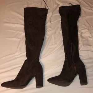 BROWN THIGH HIGH HEELED BOOTS